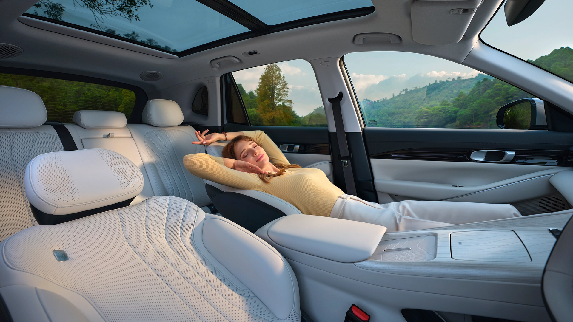 2025-geely-ex5-escape-car-back-catalogue-1