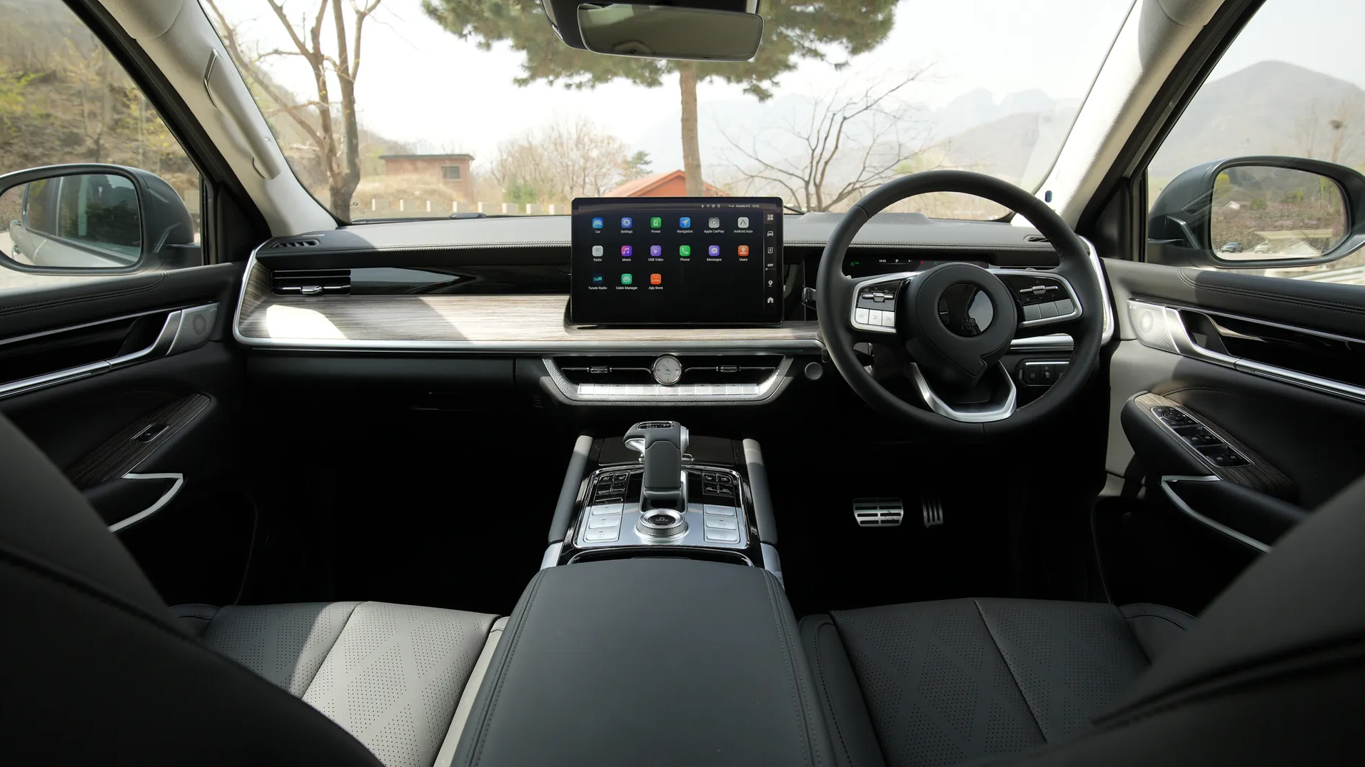 2025-gwm-cannon-alpha-interior-2-car-back-catalogue