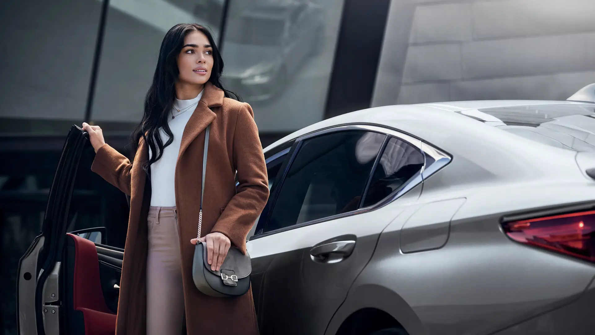 models/es/2020-2029/2025/us-img/2025-lexus-es-lifestyle-1-car-back-catalogue