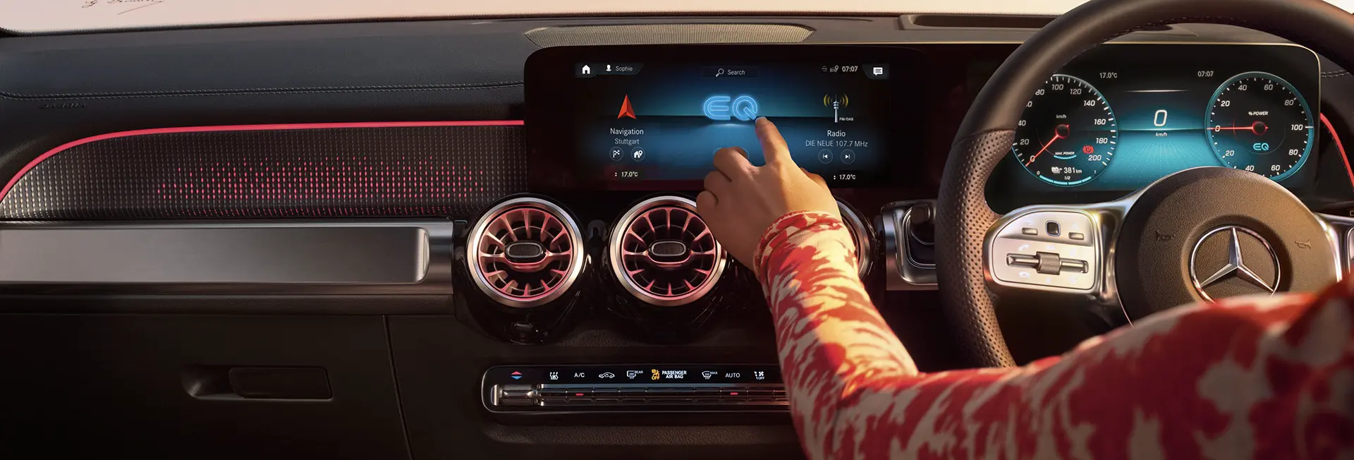 2022-mercedes-benz-eqb-suv-cockpit-car-back-catalogue