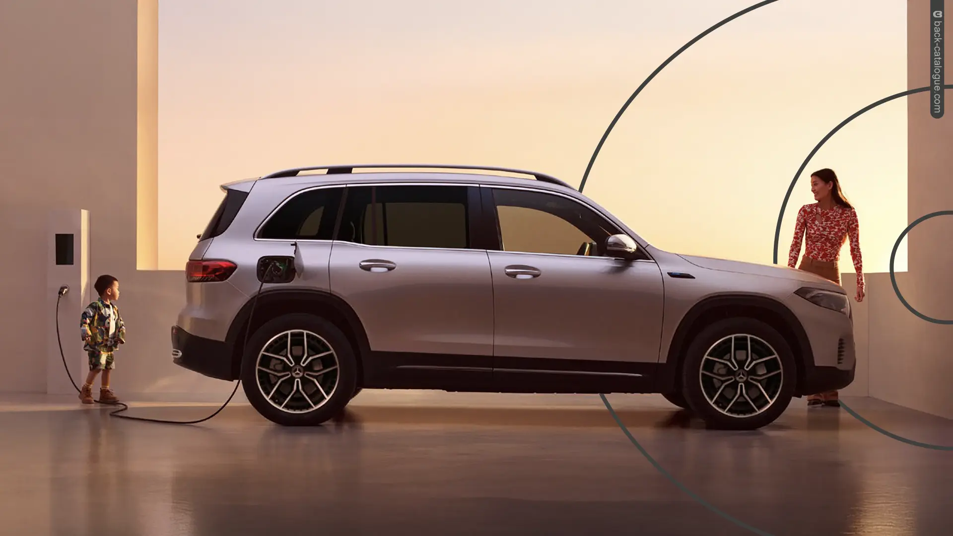 2022-mercedes-benz-eqb-suv-side-hero-car-back-catalogue