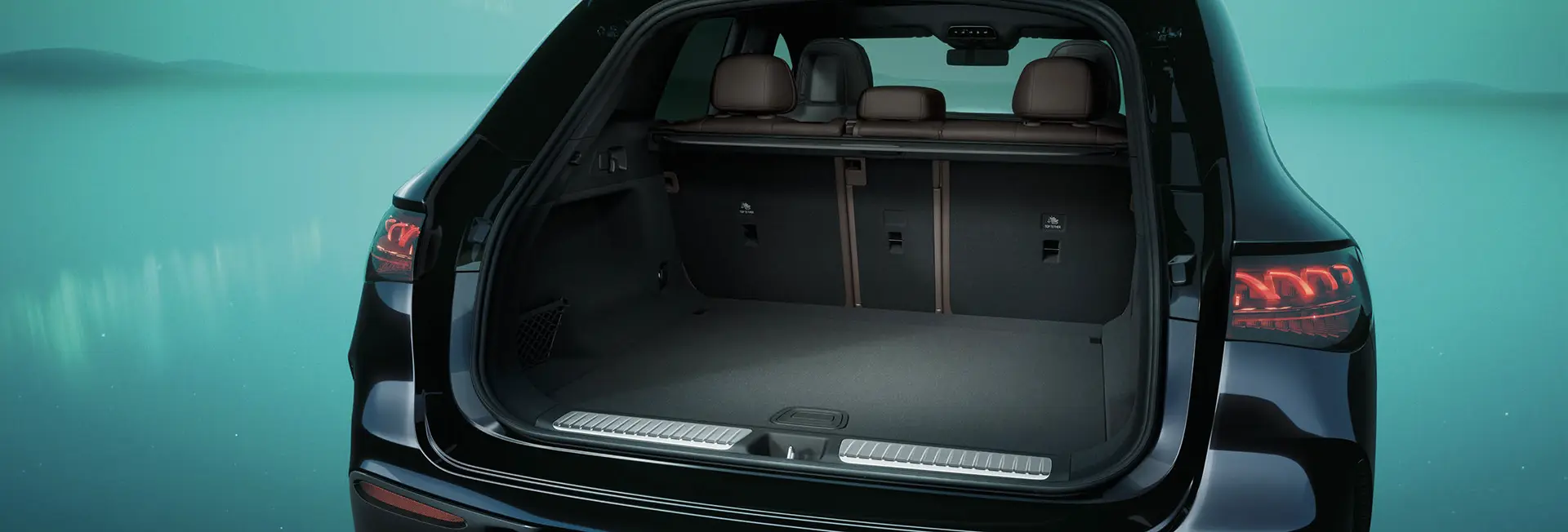 2023-mercedes-benz-eqe-suv-rear-detail-car-back-catalogue