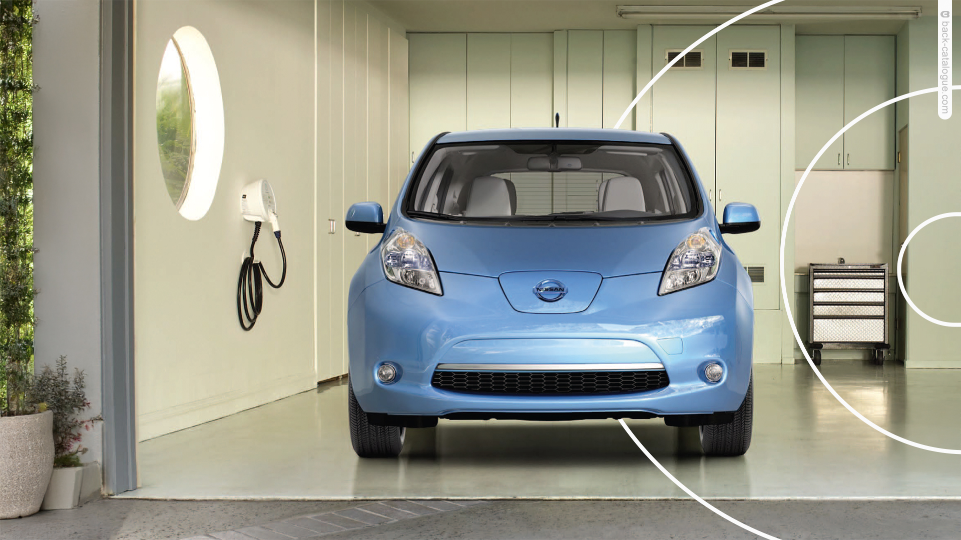 2012-nissan-leaf-front-garage-car-back-catalogue-1