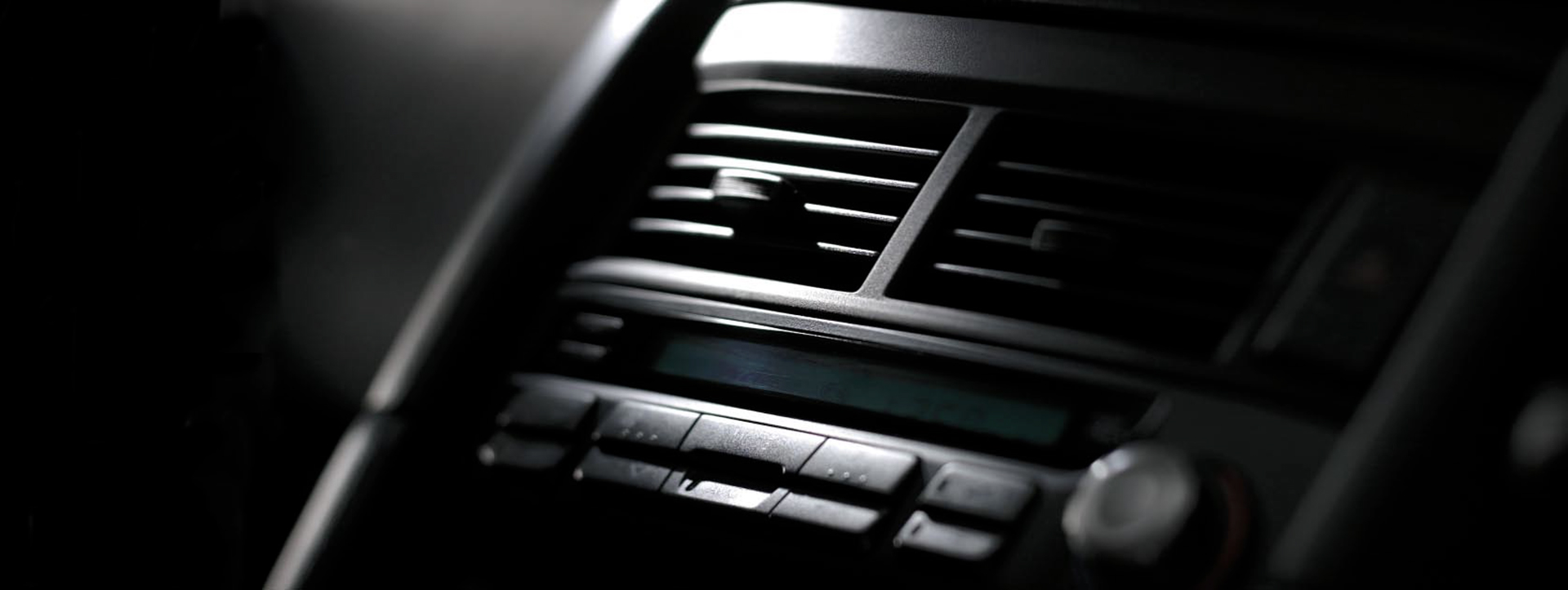 2000-nissan-skyline-gt-r-interior-detail-1-car-back-catalogue-1