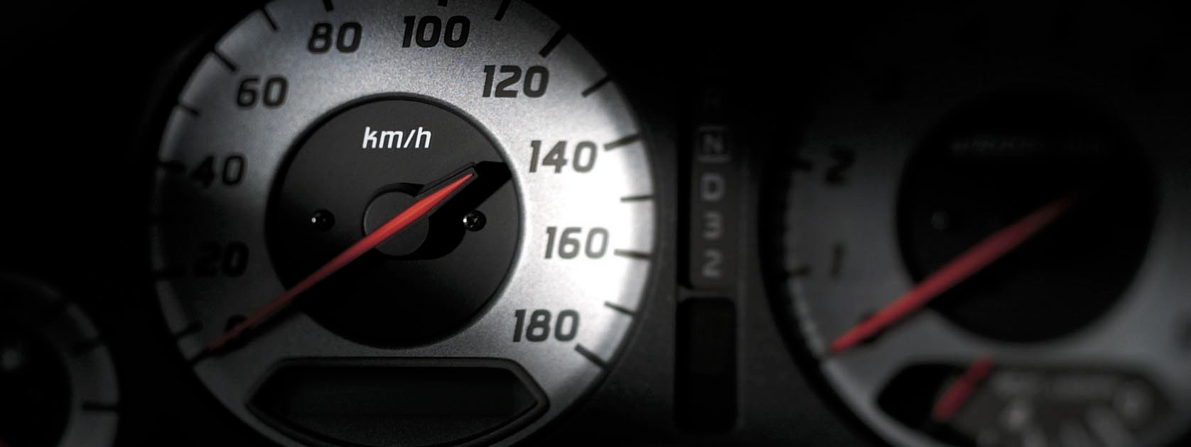 2000-nissan-skyline-gt-r-interior-detail-3-car-back-catalogue-1