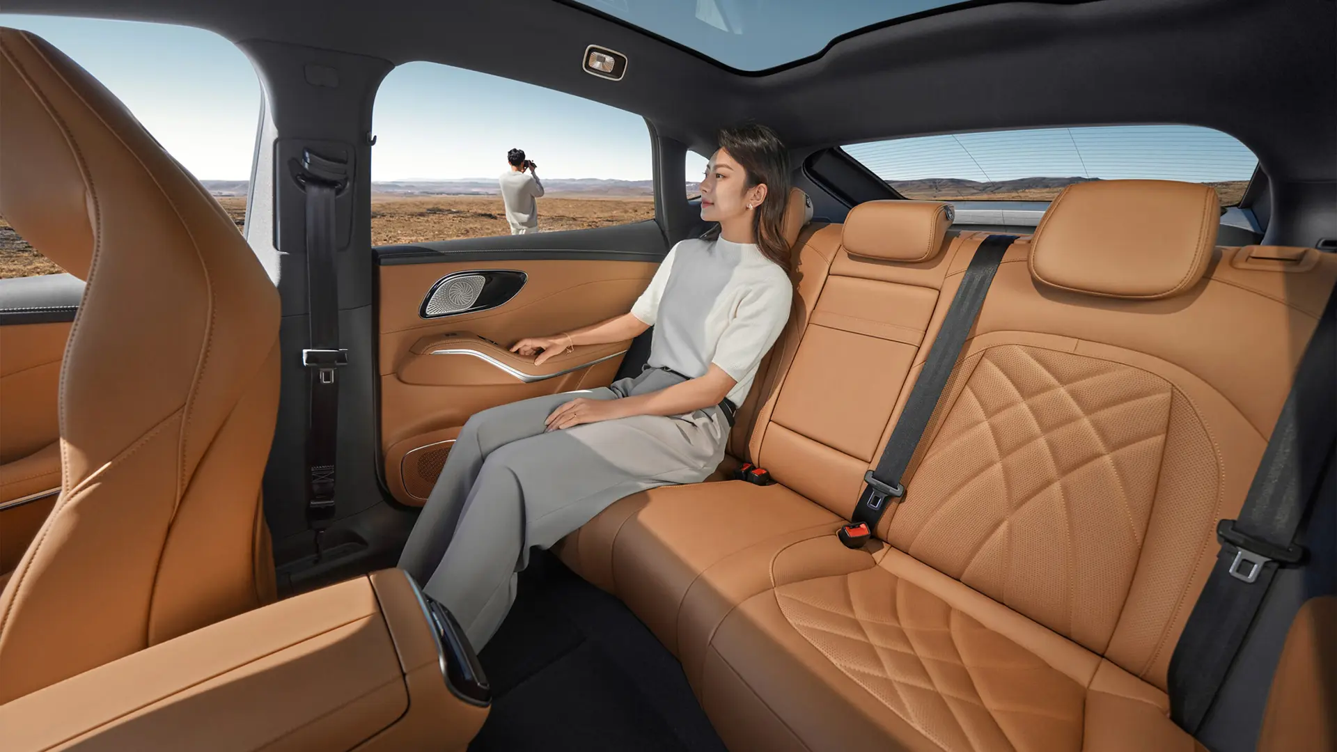 2026-rising-auto-r7-interior-2-car-back-catalogue