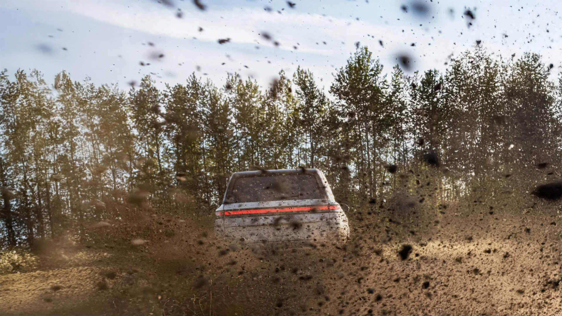 2025-rivian-r1s-driving-dynamics-1-car-back-catalogue-1