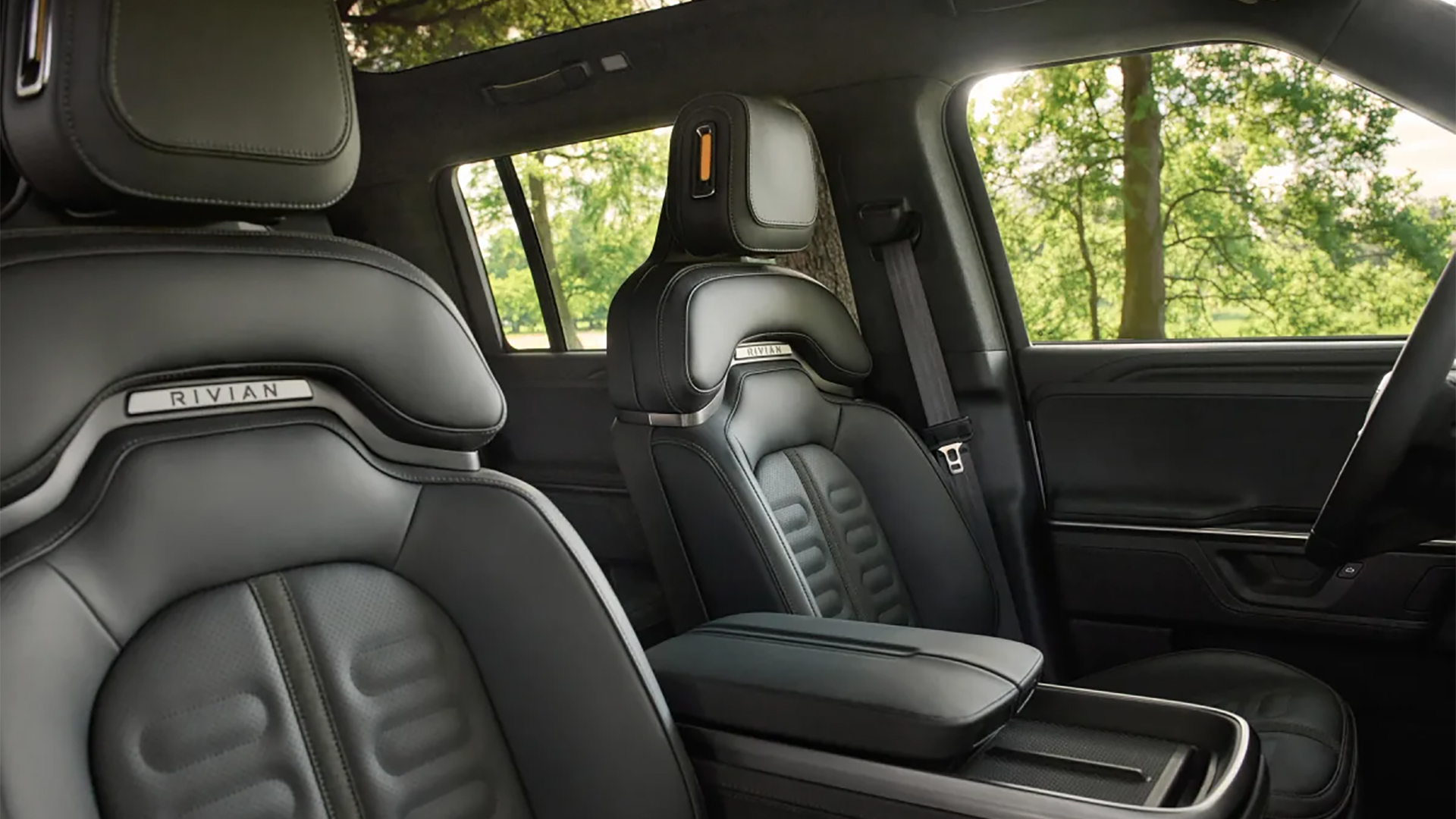 2025-rivian-r1s-seats-1-car-back-catalogue-1