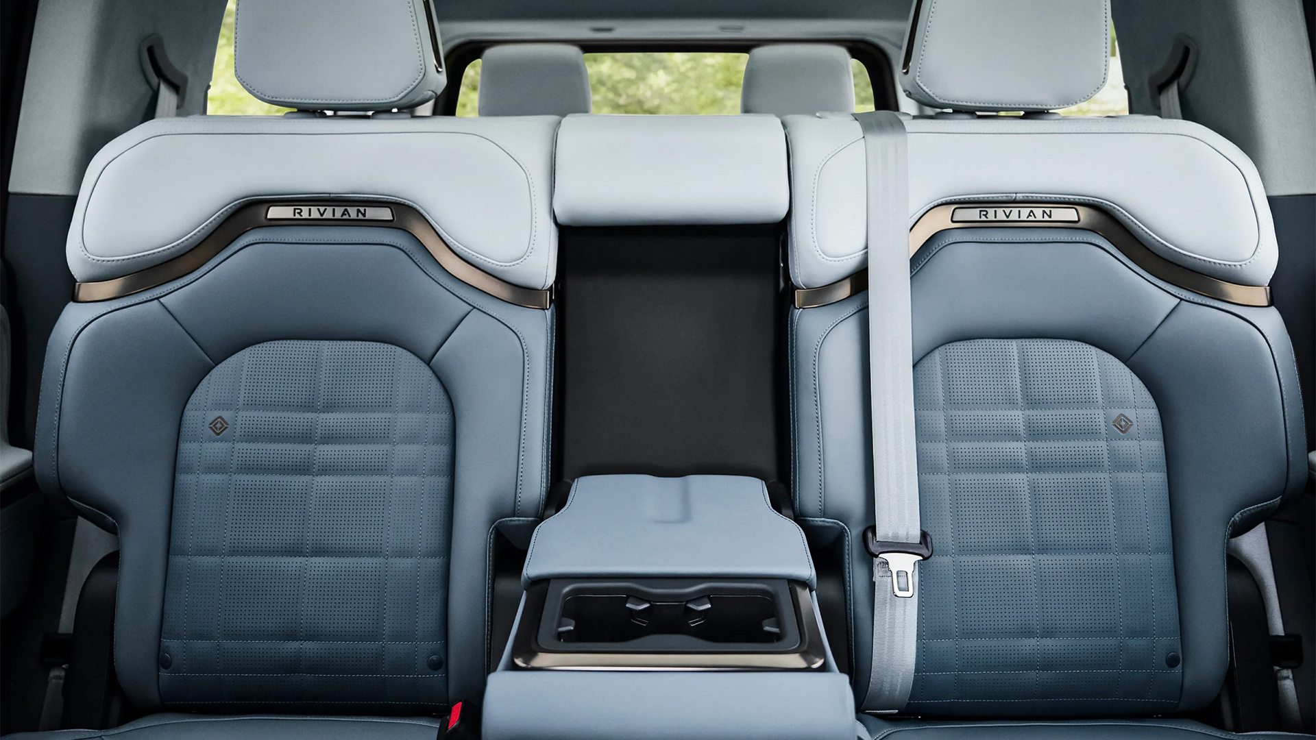 2025-rivian-r1s-seats-3-car-back-catalogue-1