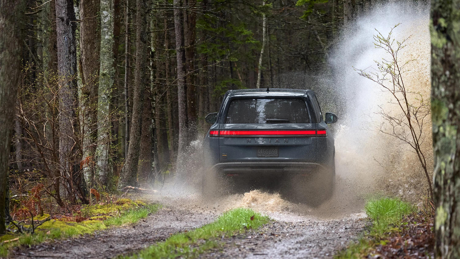 2025-rivian-r1s-water-splash-car-back-catalogue-1