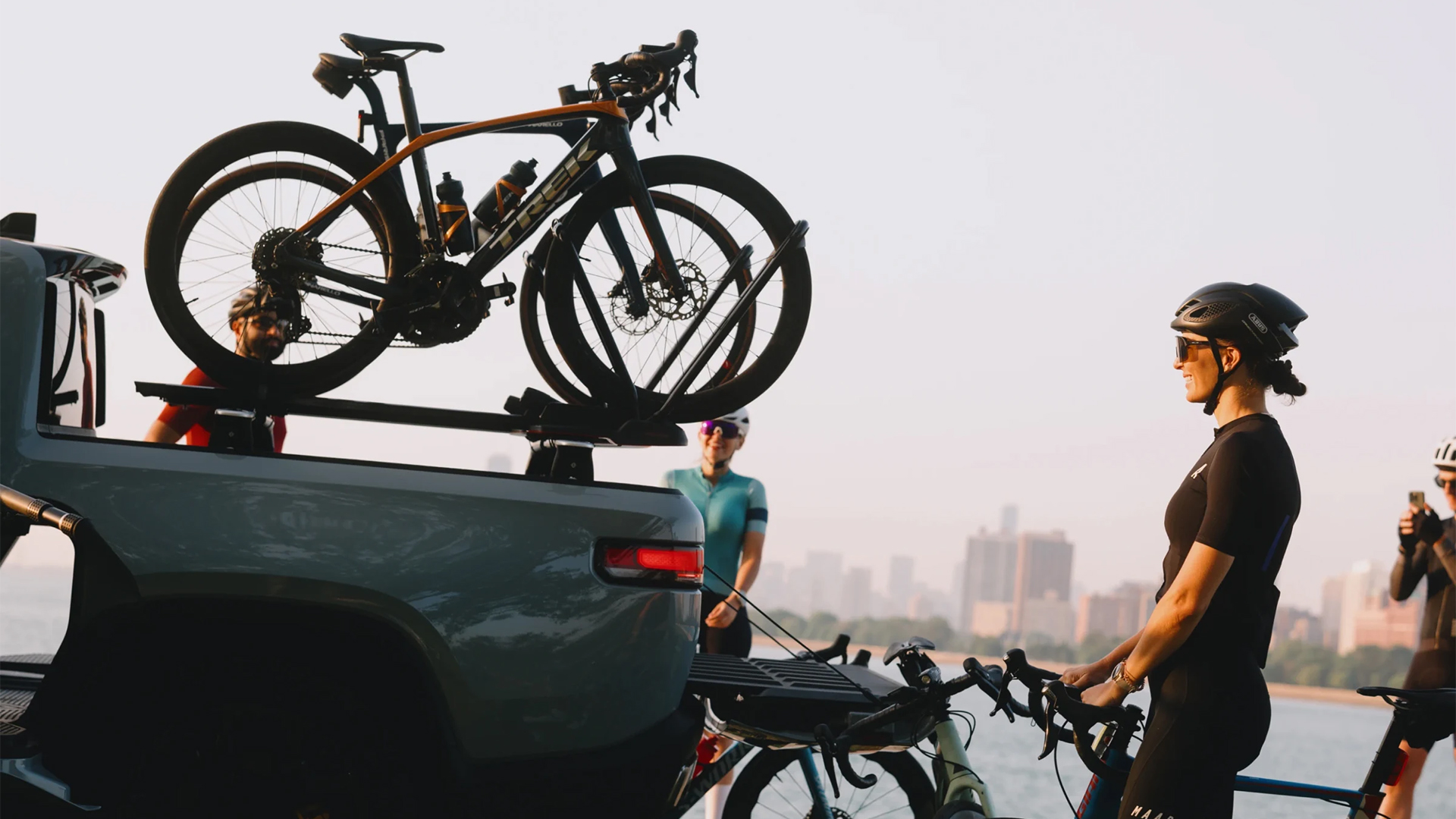 2025-rivian-r1t-accessories-1-car-back-catalogue-1