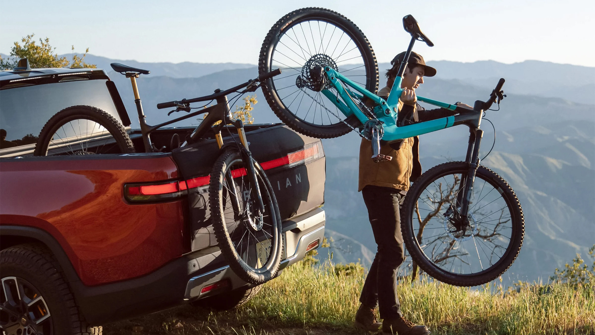 2025-rivian-r1t-truck-bed-1-car-back-catalogue-1