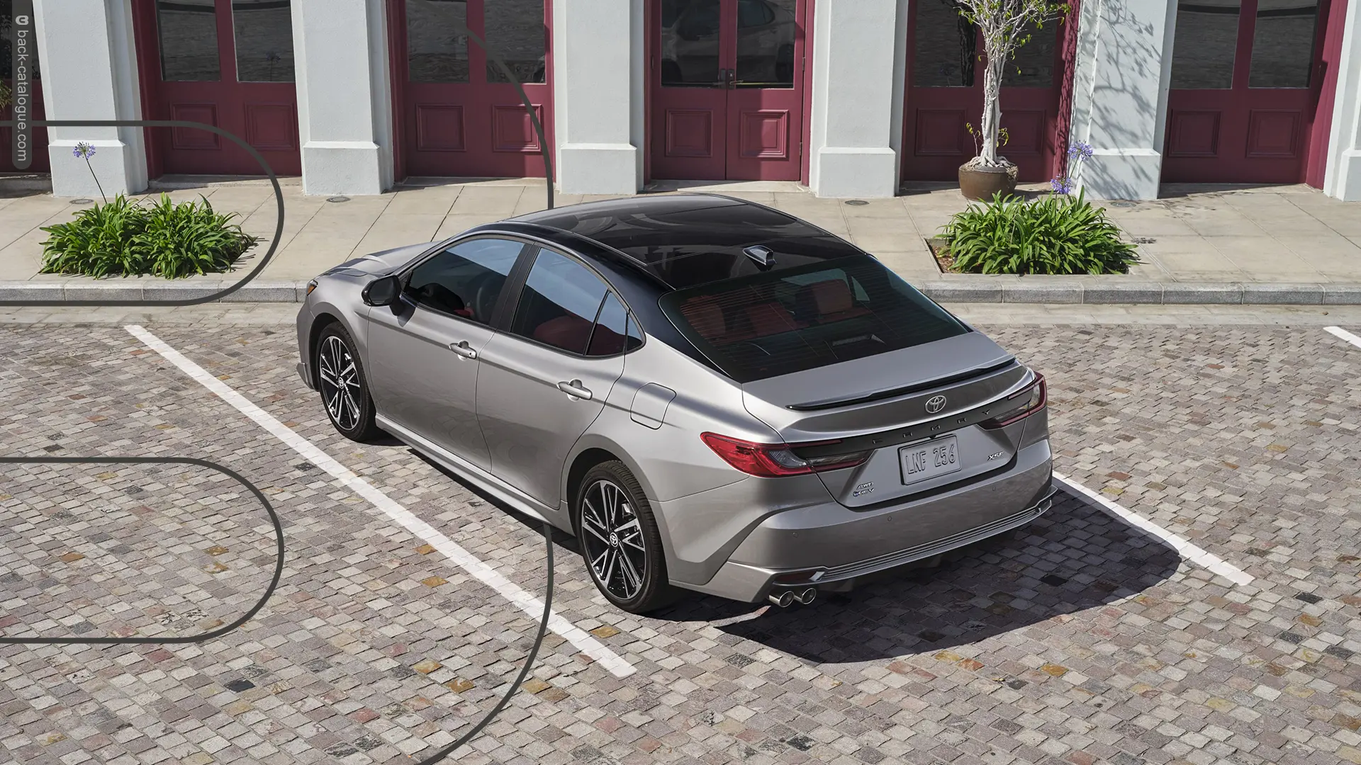 2026-toyota-camry-xse-rear-qtr-car-back-catalogue