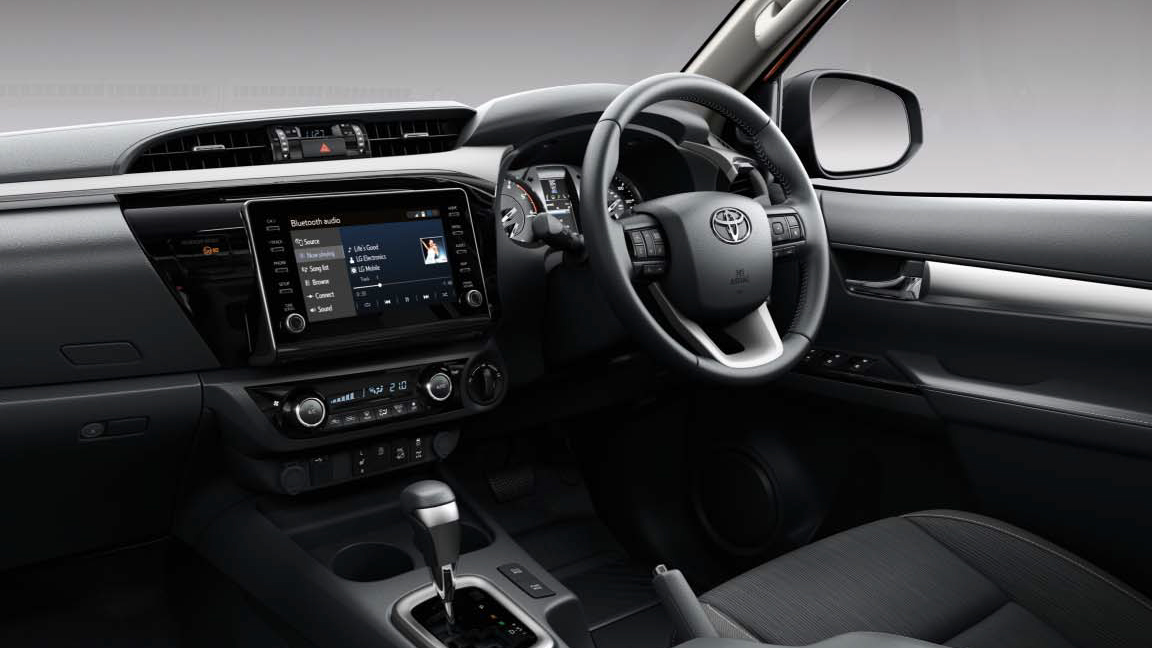 2020-toyota-hilux-invincible-grade-interior-car-back-catalogue-1