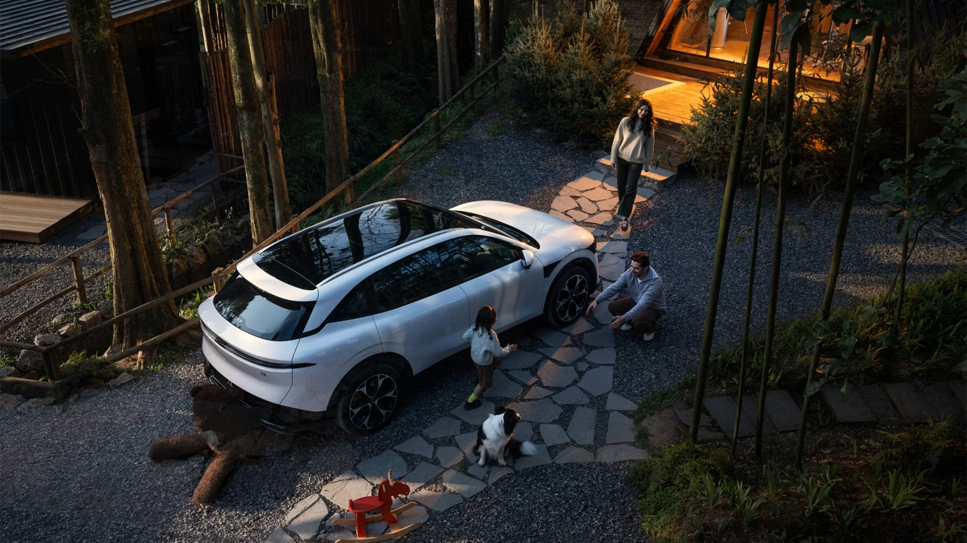 2025-zeekr-7x-ext-lifestyle-2-car-back-catalogue