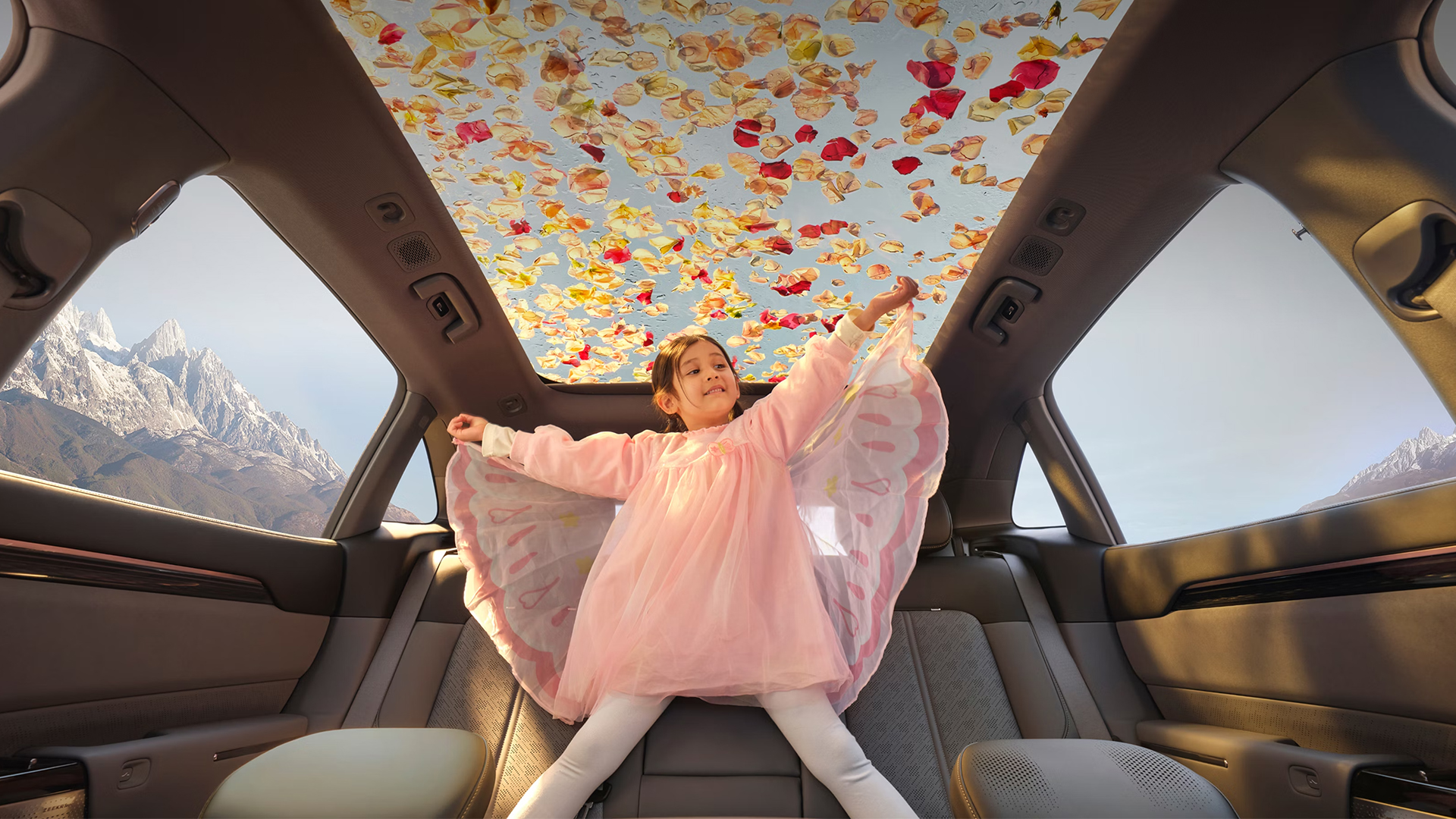 2025-zeekr-7x-interior-lifestyle-1-car-back-catalogue