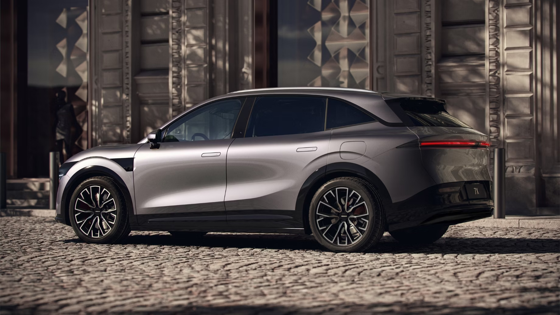 2025-zeekr-7x-rear-qtr-1-car-back-catalogue